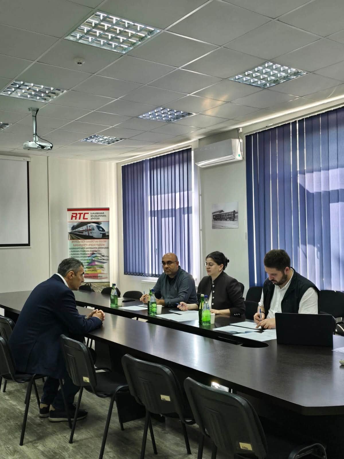 სარკინიგზო ტრანსპორტის კოლეჯში „სახიფათო ტვირთის გადაზიდვის სპეციალისტის“ ტრენინგ-კურსზე შესარჩევი გასაუბრება გაიმართა