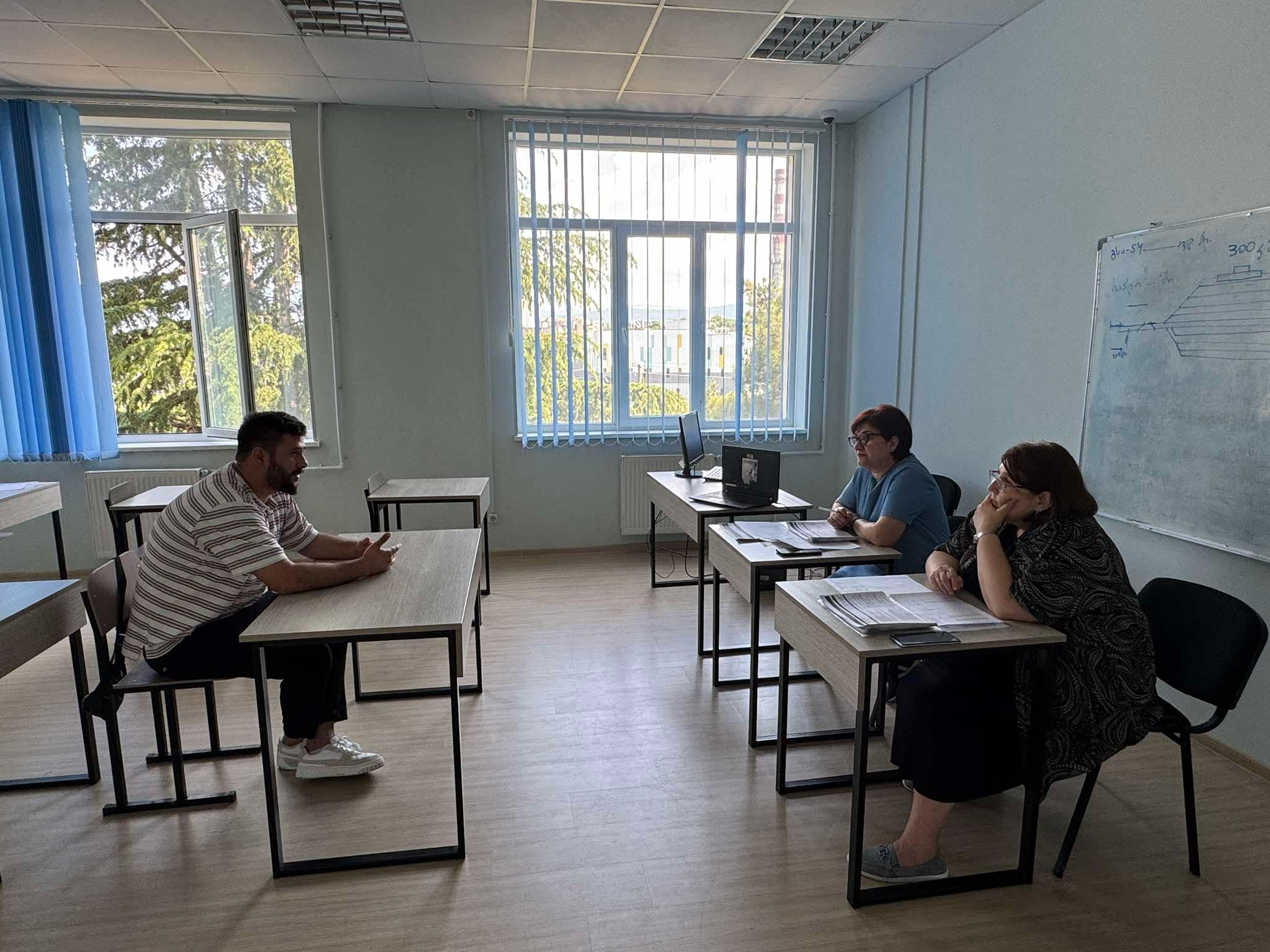 პროფესიულ საგანმანათლებლო პროგრამებზე რეგისტრირებულ აპლიკანტთა მოტივაციური გასაუბრება